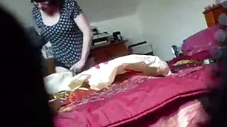 Min dansk ung porno liderlige mor med hendes legetøj i seng fanget af skjult