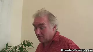 Dansk poron gamle kneppet af hendes kæreste og hendes husbond på én gang