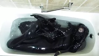 Dansk gammel porno gummi pige i bad.