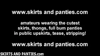 Nøgne teen piger jeg kan se du prøver at kigge op i mine trusser!