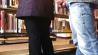 Modne nøgne damer cumming på gamle