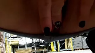 Nøgne danske damer en anden op under nederdelen