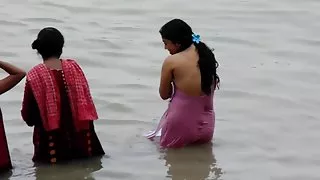 Ganges frække sex film badning fanget