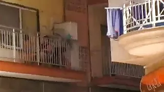 Skjult billeder af nøgne piger kamera pige uden trusser på balkon