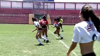 Gratis sec piger spiller fodbold