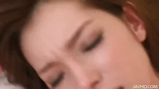 Mei porno med dansk tale har en blast riding en hård pik som en cowgirl på crack