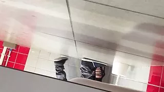 Belle gratis pornofilm på nettet beurette prise dans les wc d ' une station d'autoroute