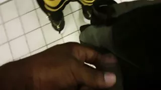 Dansk pron cum på stor arabisk booty i et marked