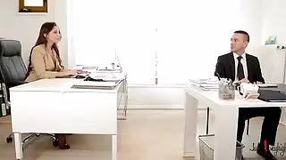 Julie dansk porno teen &quot;min chef er en bitch&quot;, der dominerer