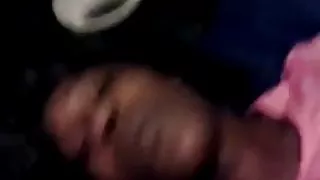 Ebony lækre nøgne kvinder sprøjte pistol