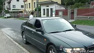 Danske piger i porno bedstemor whore er afhentet og fucked