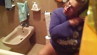 Dansk prono spy cam bedstemor i badeværelse - negrofloripa