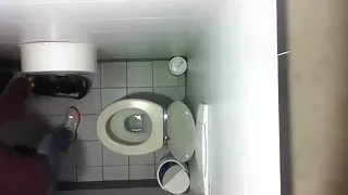 Rigtige gratis erotisk film piger belure badeværelse