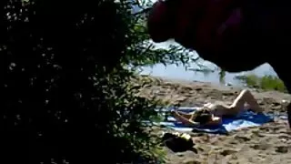 Dickflash porno og sex - epic sæd for nøgen beachgirl (480p version)