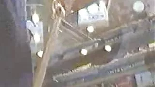 Op dansk porn movie under nederdelen - pige uden trusser