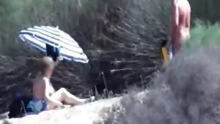 Pervers danske pornosider bedstemor masturbates foran fremmed på stranden