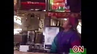 Porno samleje mcdonald ' s pige iført fjernbetjening vibrator